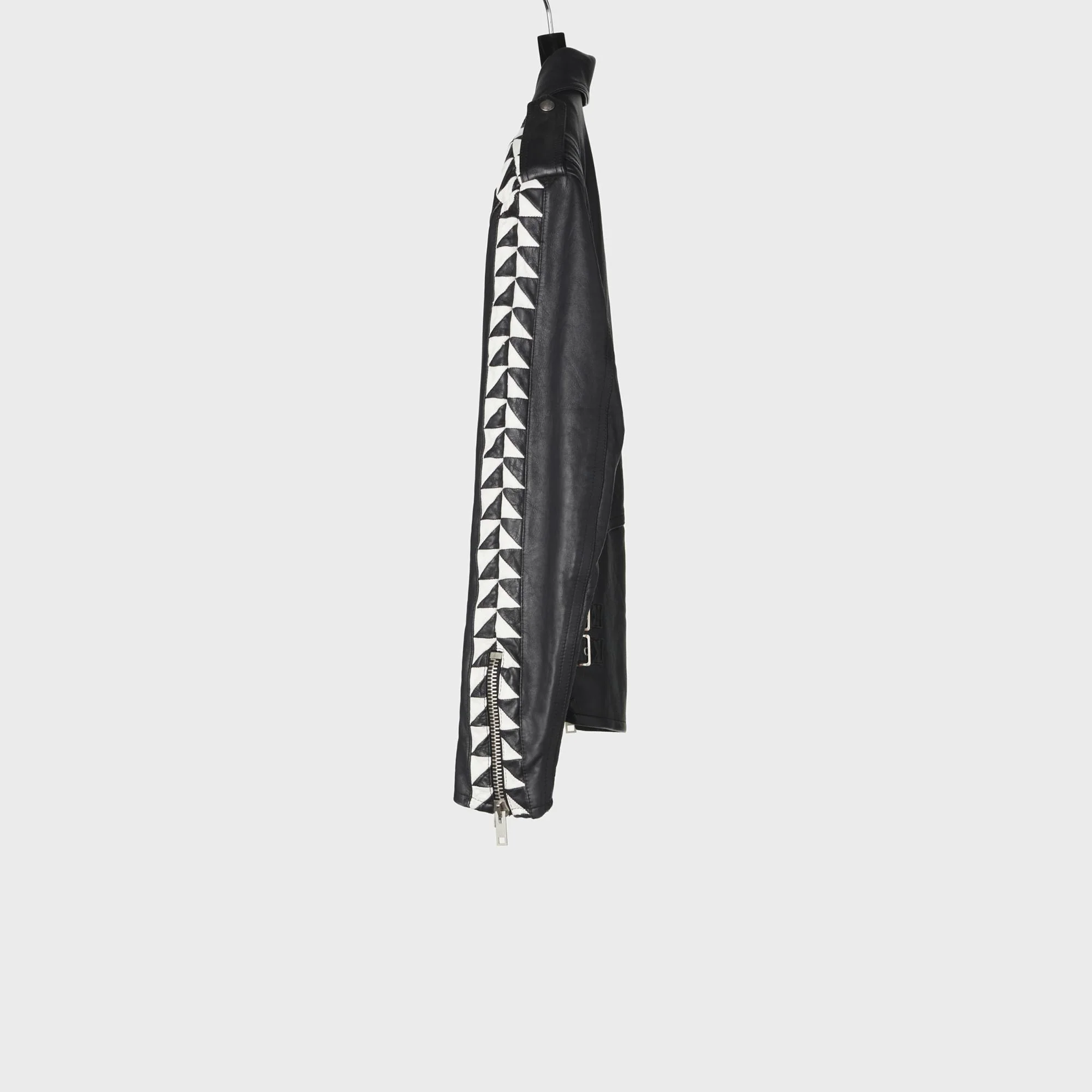 Oversize Biker Triangle Band - Black & White - Image 2