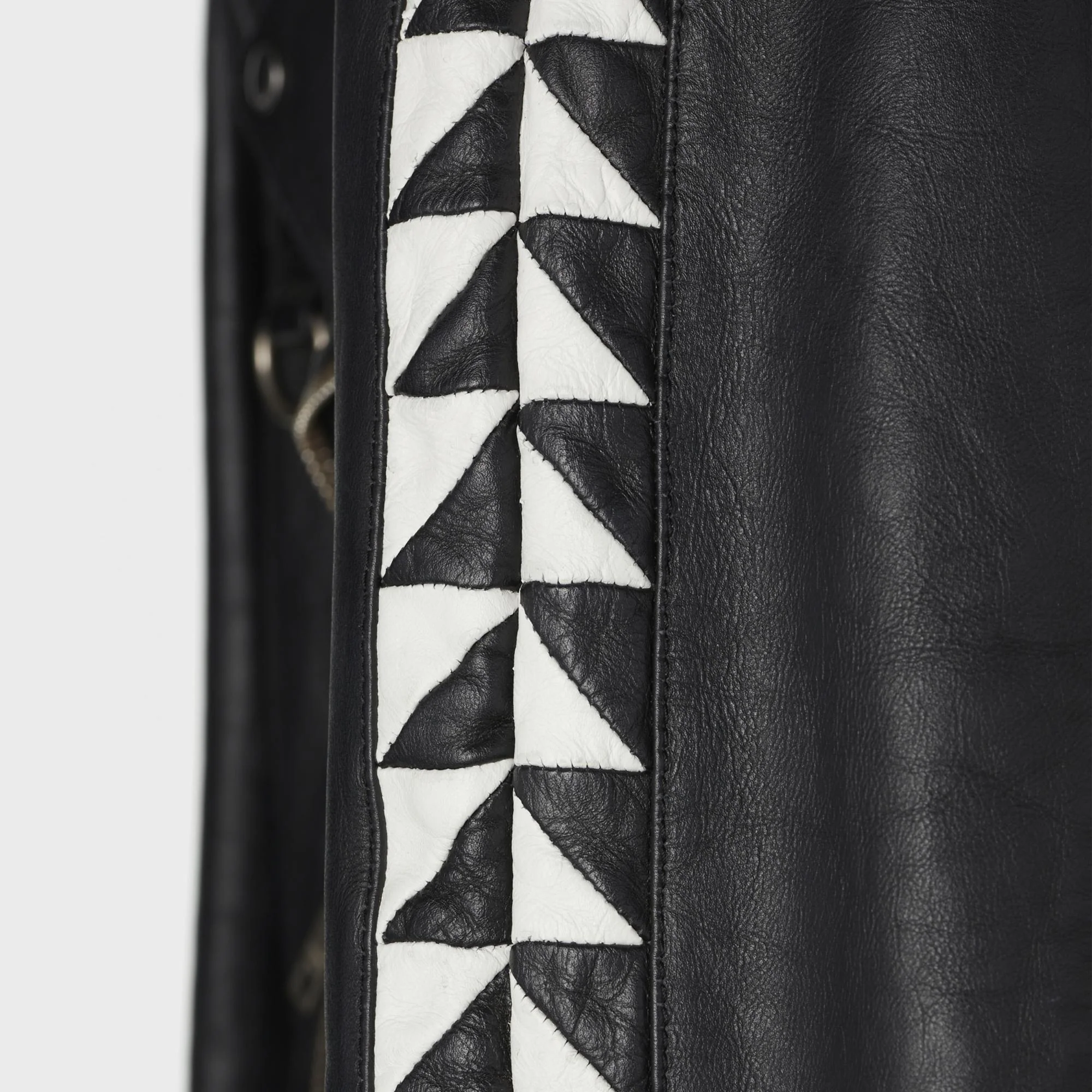 Oversize Biker Triangle Band - Black & White - Image 4