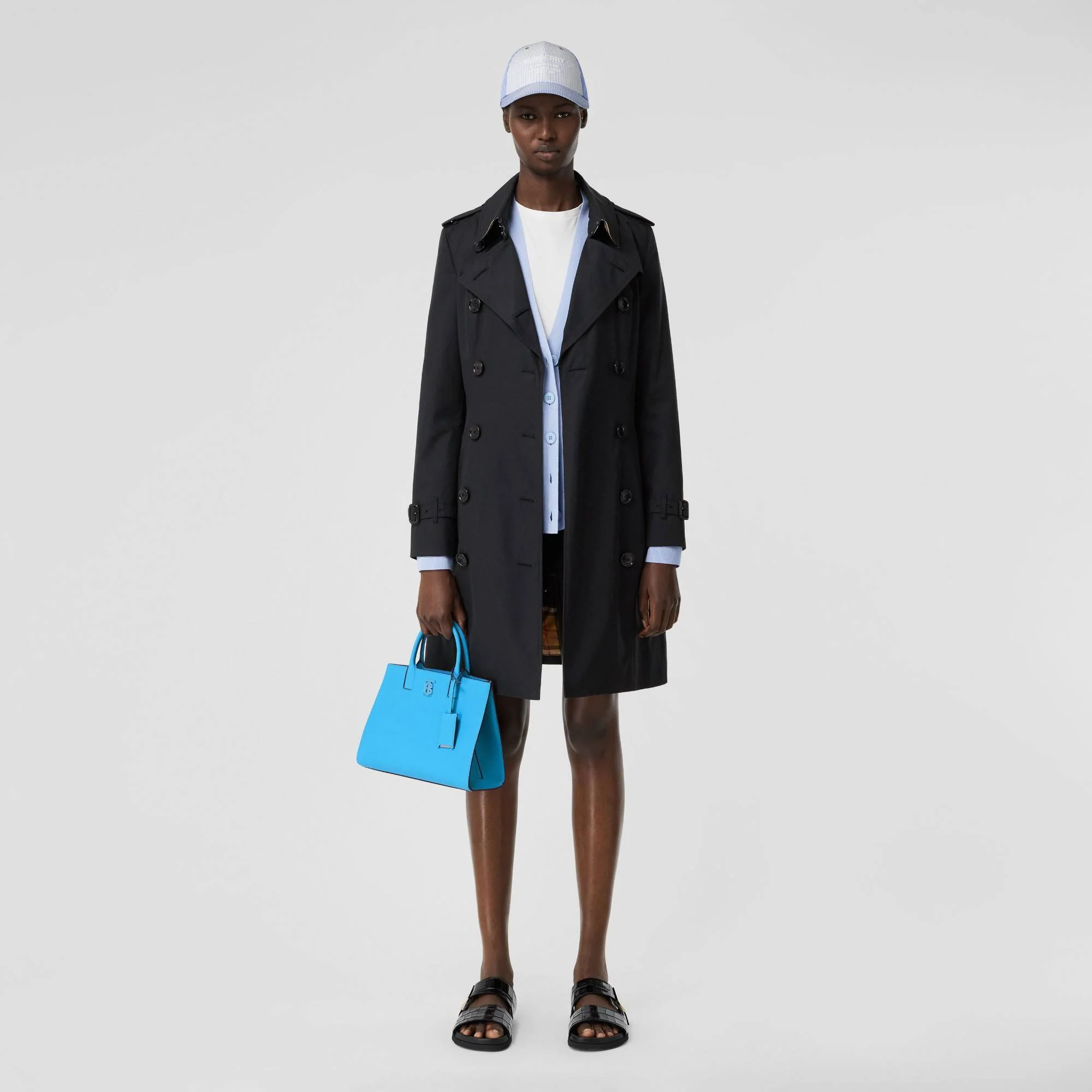 The Mid-length Chelsea Heritage Trench Coat - Midnight - Image 2