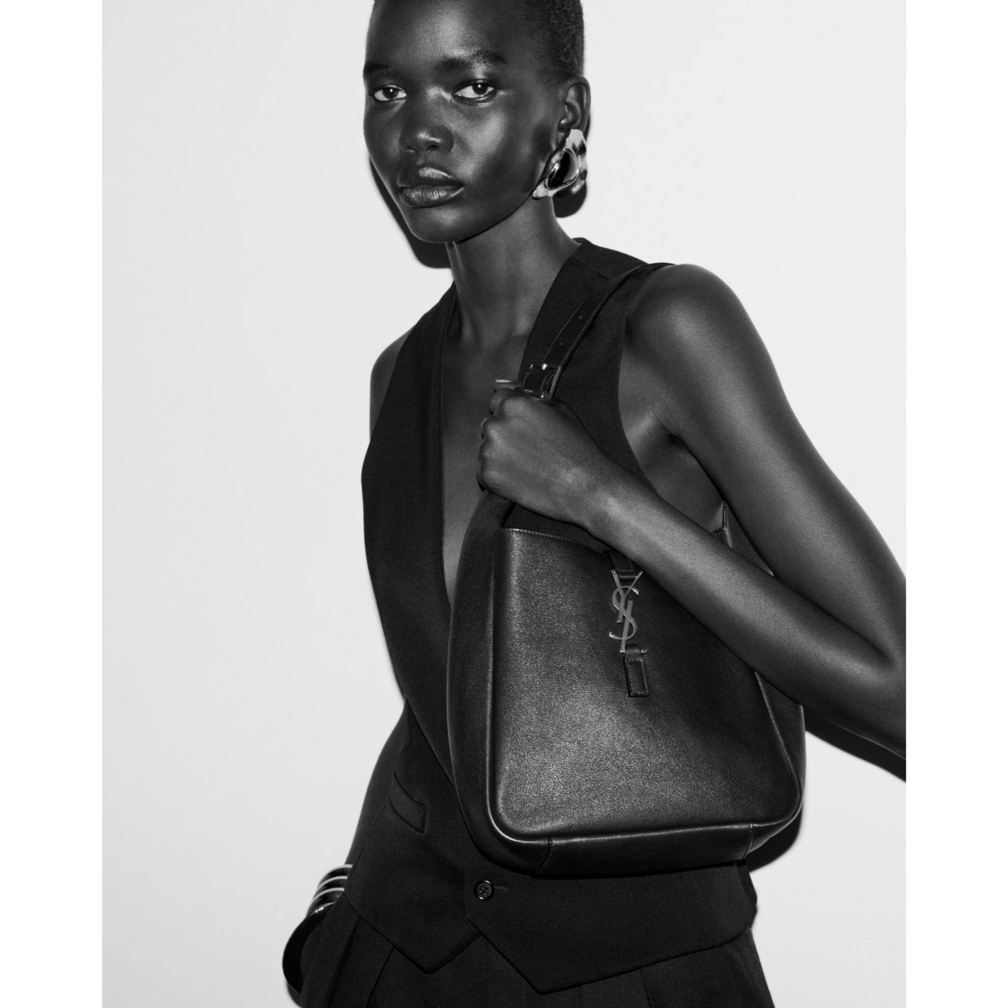 S Le 5 A 7 Supple Shoulder Bag - Nero - Image 5
