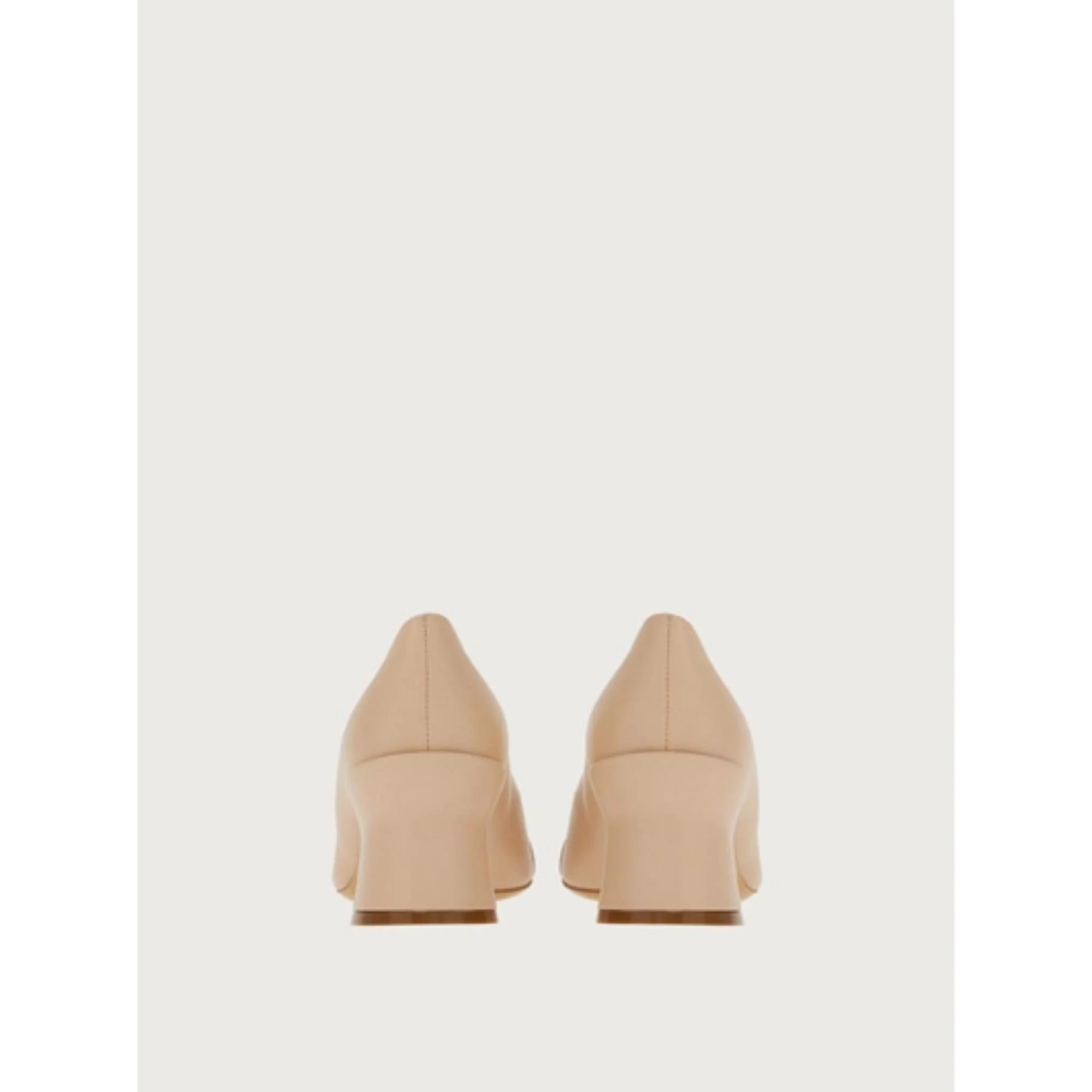 Pumps with Gancini Ornament - Petal - Image 4