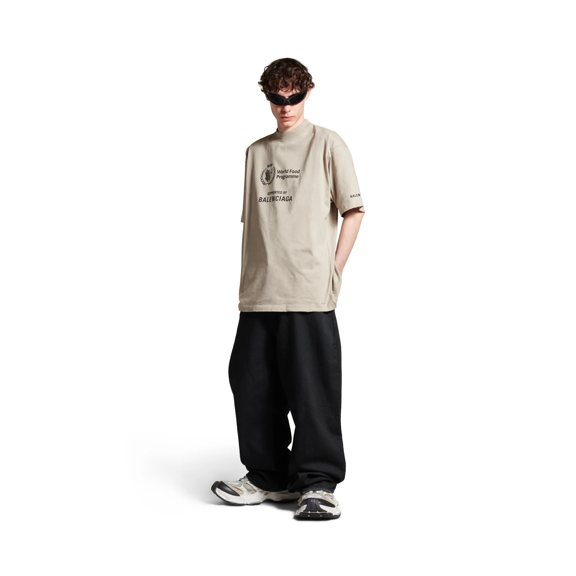 Medium Fit T-Shirt - Dust/Black - Image 3