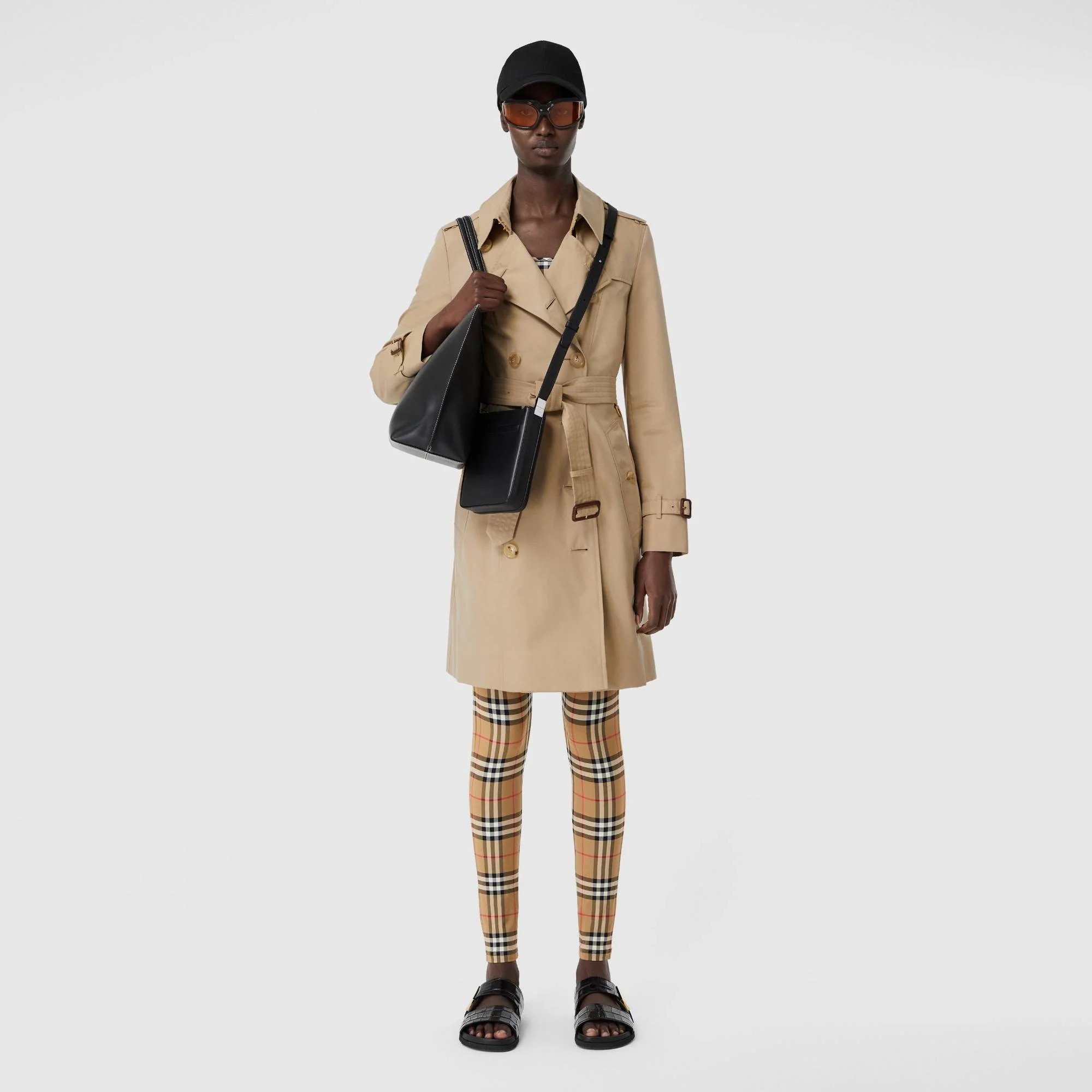 The Mid-length Chelsea Heritage Trench Coat - Honey - Image 2