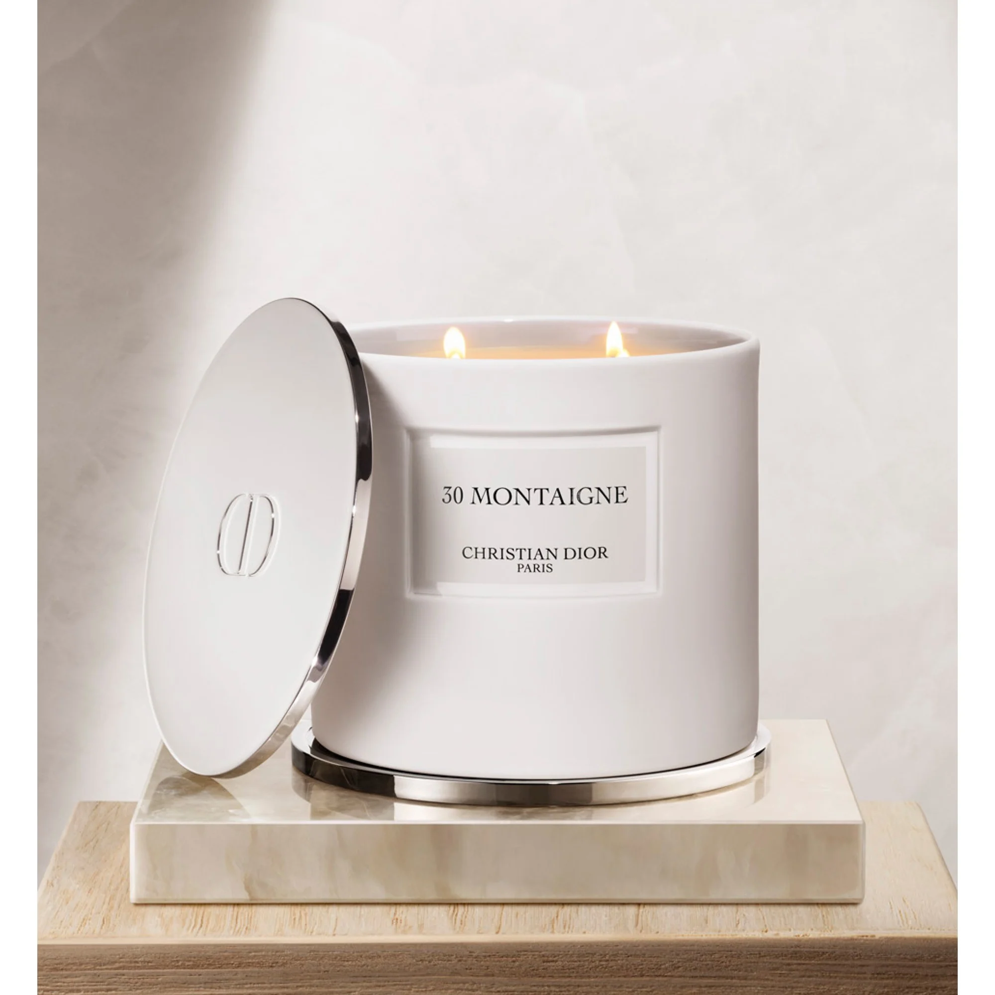 30 Montaigne Giant Candle