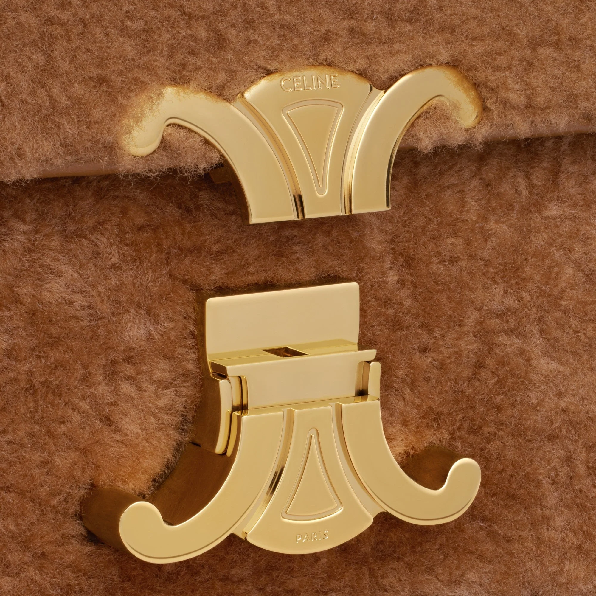 Claude Chain Shoulder Triomphe Shearling - Camel - Image 5
